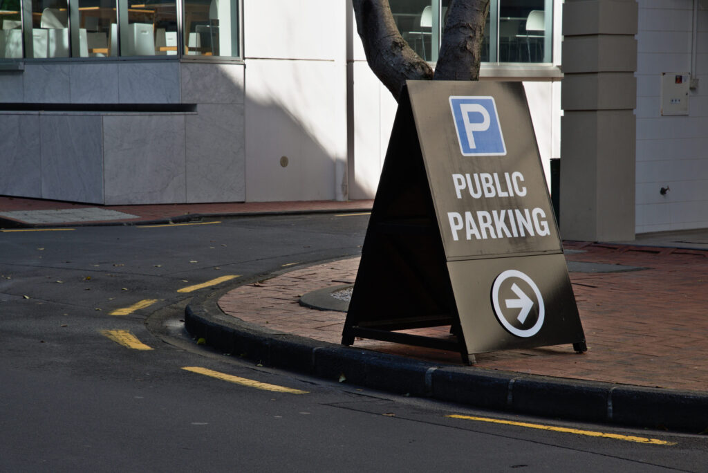 sign showing a direction to a public parking 2025 02 11 17 13 23 utc